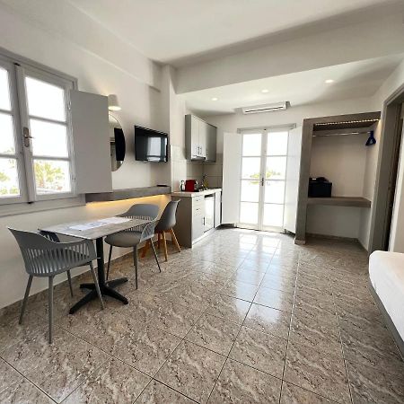 White Lily Suites & Lofts - Adults Only 16 Plus Playa de Perivolos Exterior foto