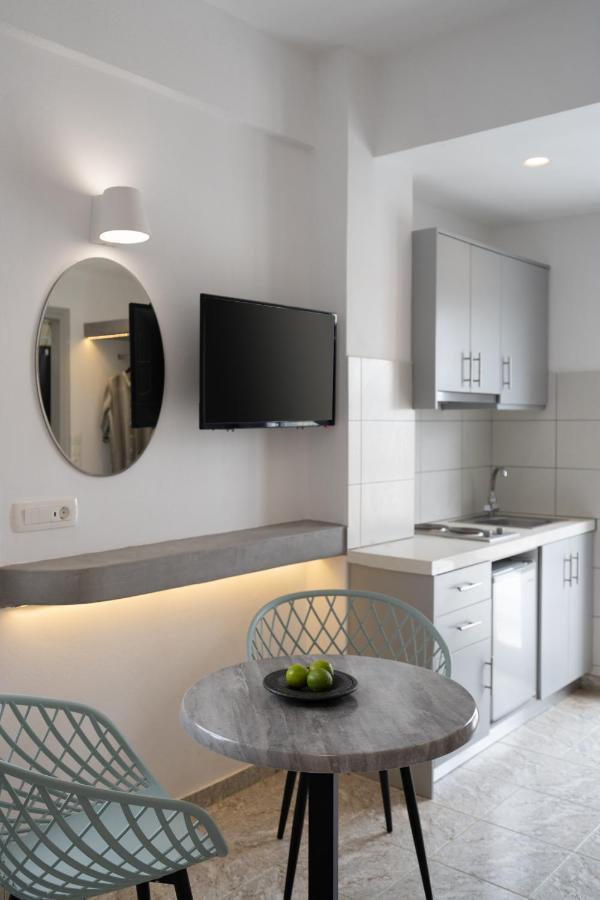 White Lily Suites & Lofts - Adults Only 16 Plus Playa de Perivolos Exterior foto