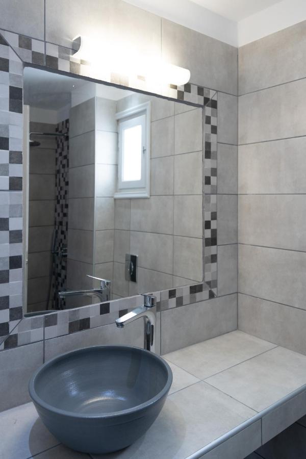 White Lily Suites & Lofts - Adults Only 16 Plus Playa de Perivolos Exterior foto