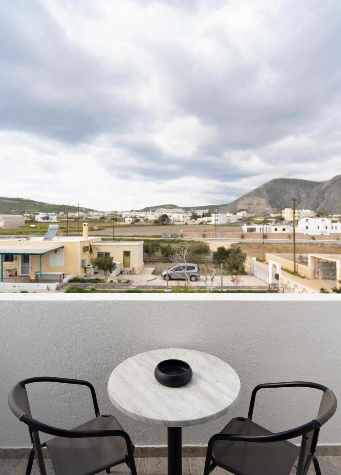White Lily Suites & Lofts - Adults Only 16 Plus Playa de Perivolos Exterior foto