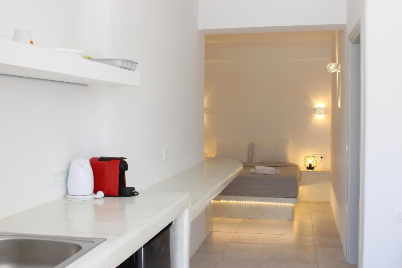 White Lily Suites & Lofts - Adults Only 16 Plus Playa de Perivolos Exterior foto