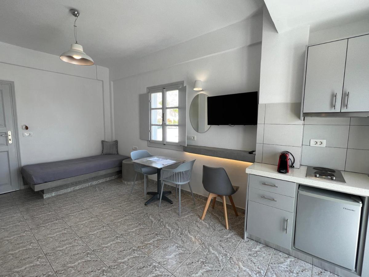 White Lily Suites & Lofts - Adults Only 16 Plus Playa de Perivolos Exterior foto