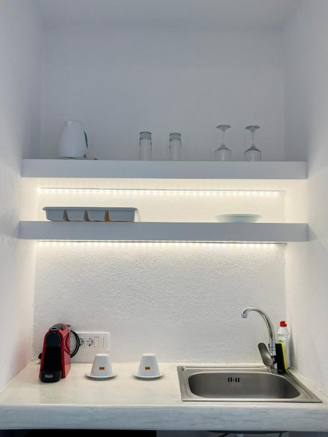 White Lily Suites & Lofts - Adults Only 16 Plus Playa de Perivolos Exterior foto