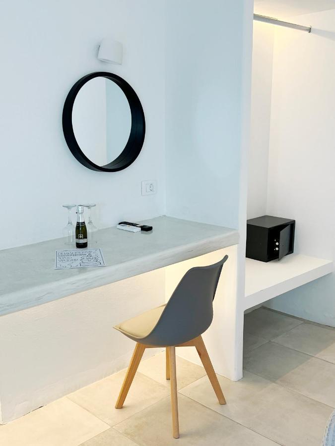 White Lily Suites & Lofts - Adults Only 16 Plus Playa de Perivolos Exterior foto