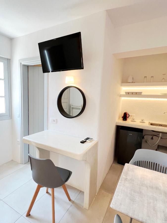 White Lily Suites & Lofts - Adults Only 16 Plus Playa de Perivolos Exterior foto