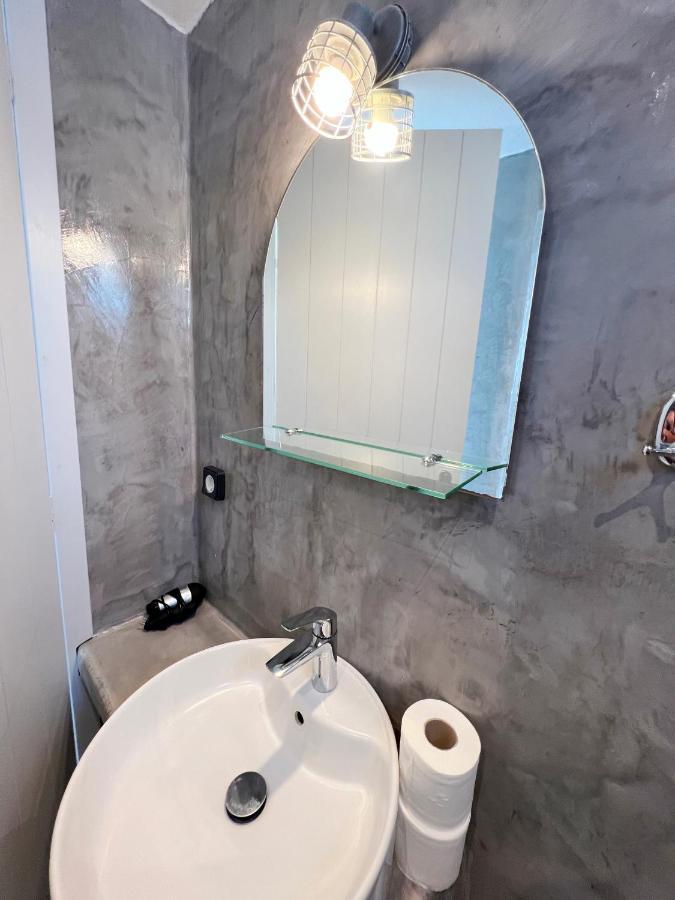 White Lily Suites & Lofts - Adults Only 16 Plus Playa de Perivolos Exterior foto