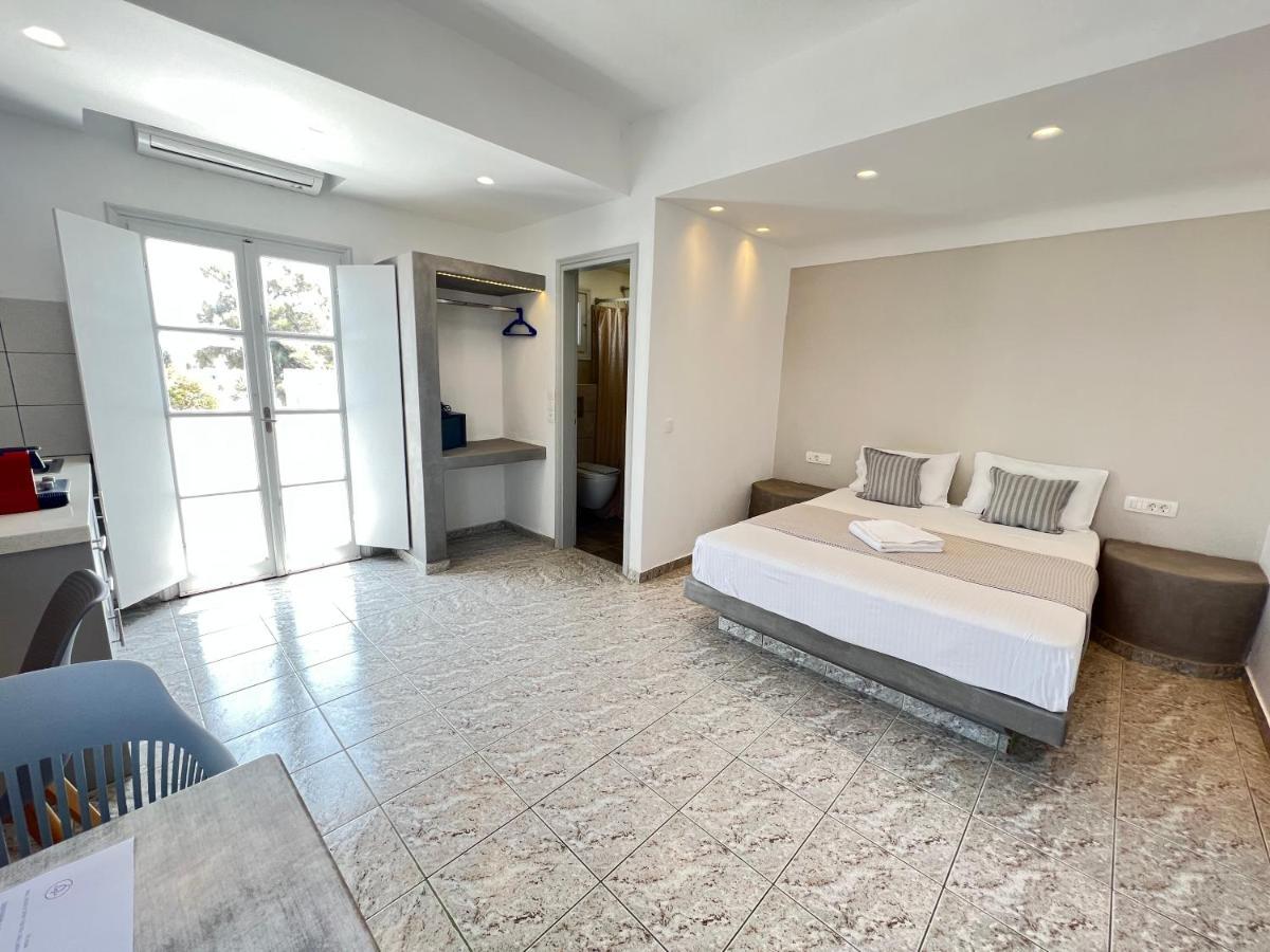White Lily Suites & Lofts - Adults Only 16 Plus Playa de Perivolos Exterior foto