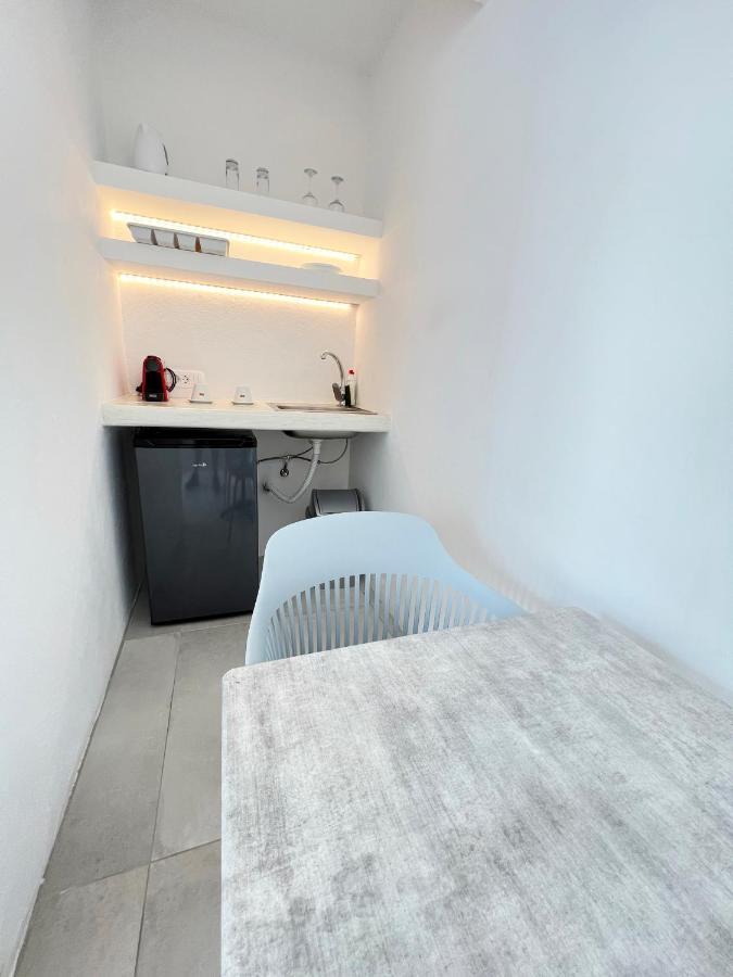 White Lily Suites & Lofts - Adults Only 16 Plus Playa de Perivolos Exterior foto