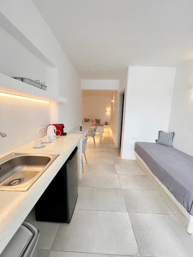 White Lily Suites & Lofts - Adults Only 16 Plus Playa de Perivolos Exterior foto