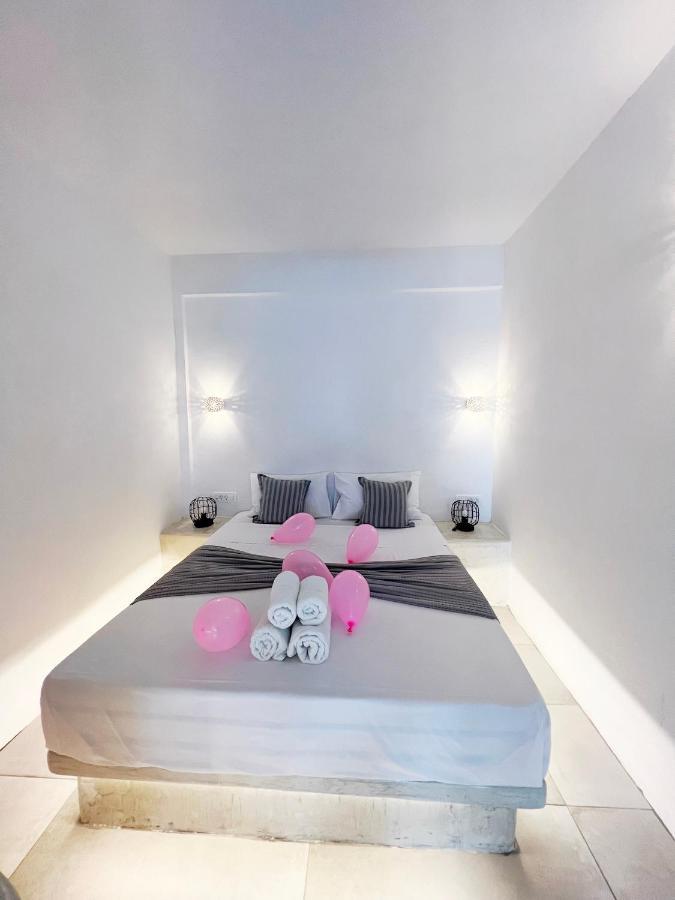 White Lily Suites & Lofts - Adults Only 16 Plus Playa de Perivolos Exterior foto