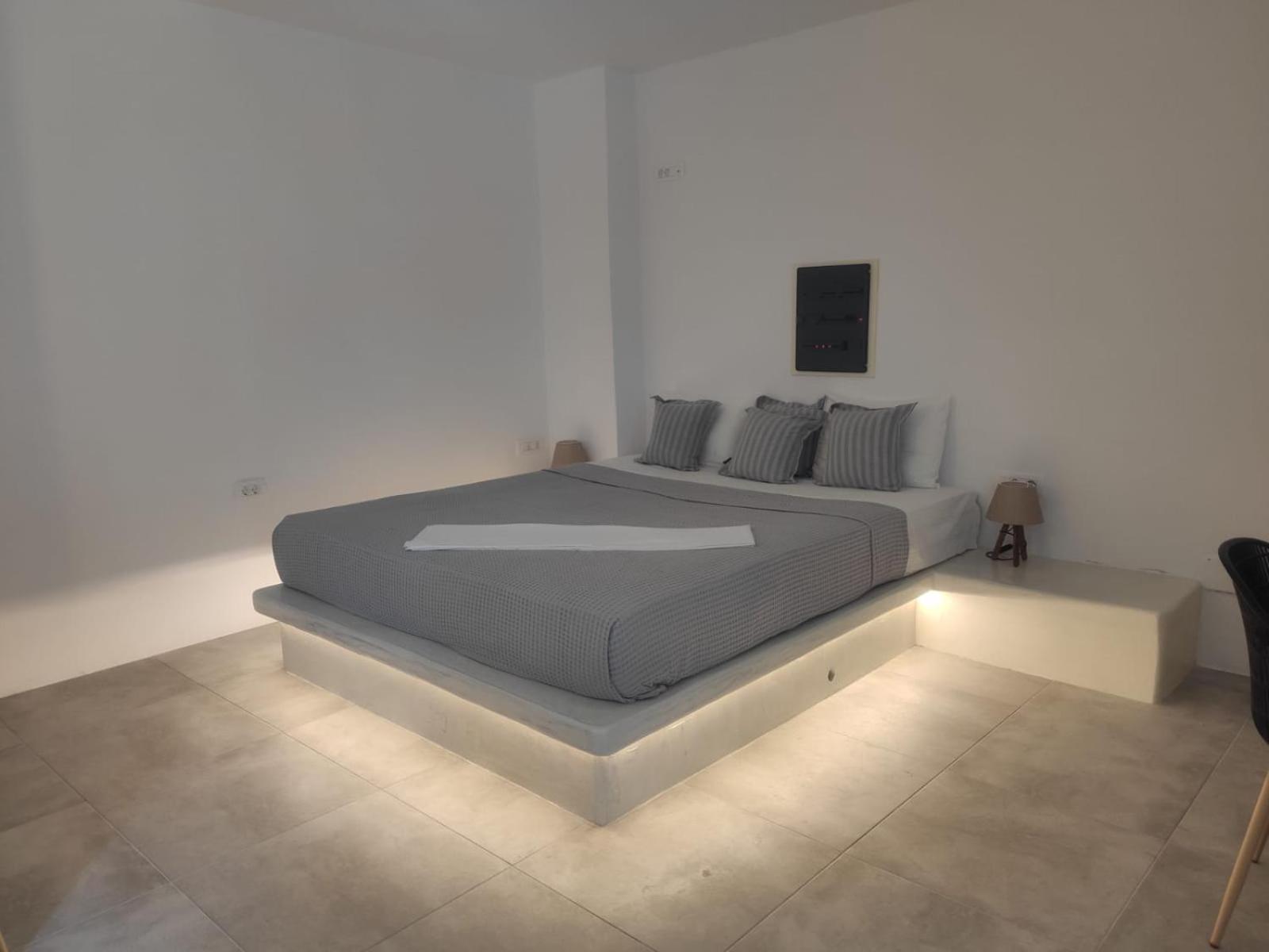 White Lily Suites & Lofts - Adults Only 16 Plus Playa de Perivolos Exterior foto